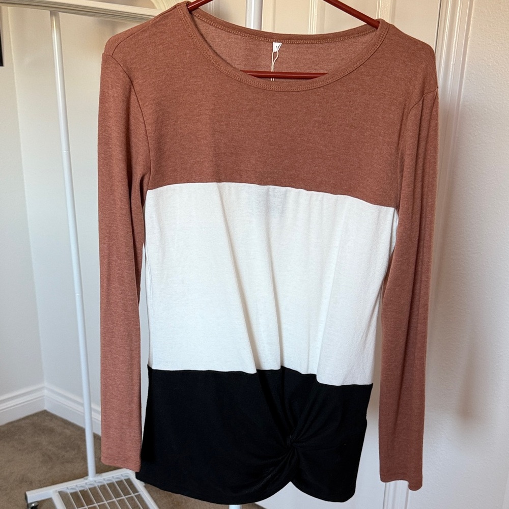 Elegant Tri-Tone Long Sleeve Blouse